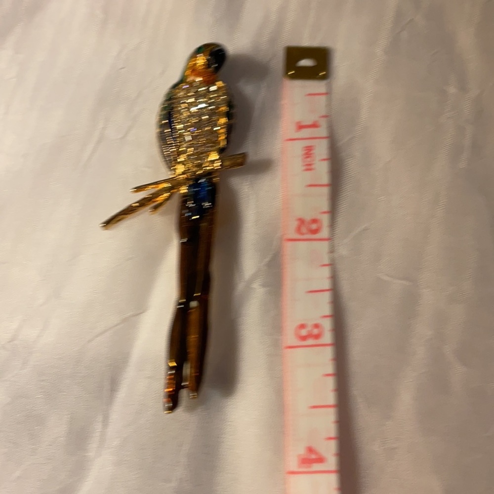 Enameled parrot pin with white rhinestones and green rhinestone for eyes - Picture 5 of 6